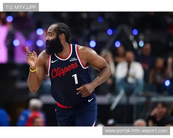 哈登的孤独战斗:35+10+11也难压住球队崩溃! 哈登的孤独战斗:35+10+11也难压住球队崩溃!