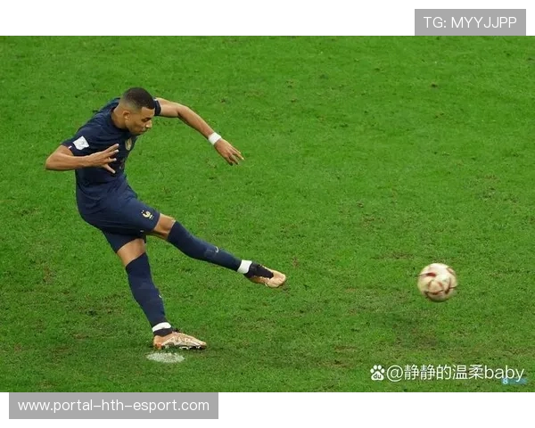 姆巴佩赛后怒踢矿泉水瓶：足球场上的真实情绪释放